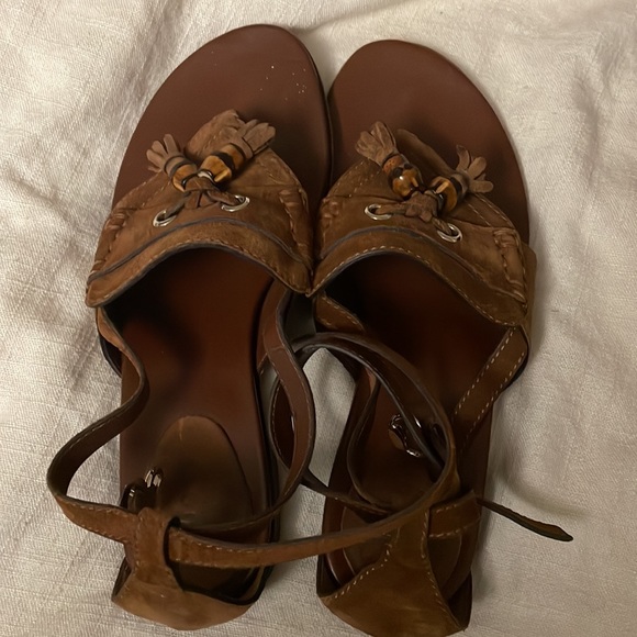 This is an older pair of Gucci shoes I have.  Great used condition size 8 - Picture 4 of 7